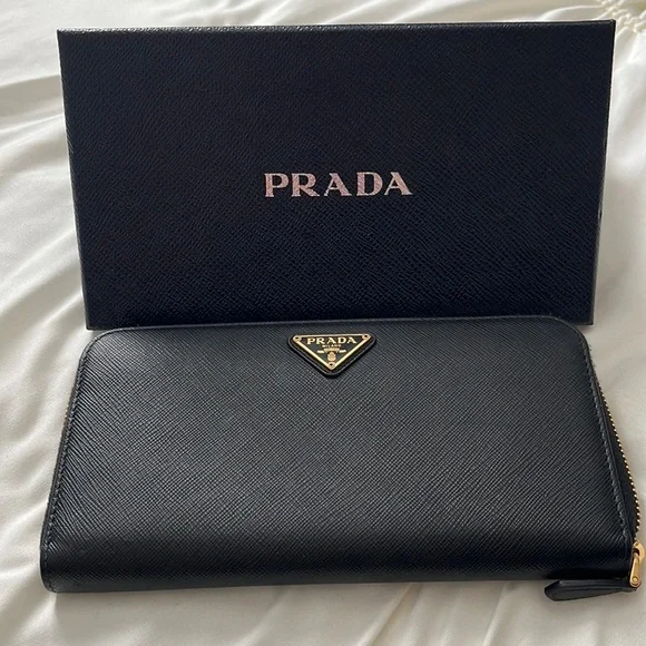PRADA Wallet - Picture 1 of 6